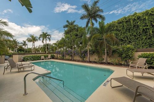 663 10th Ave, Naples FL  34120-2085 exterior