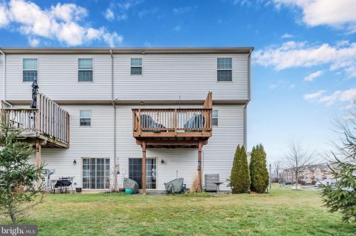 262 Melbourne Ln, Navy Sup Dpt PA  17055-6674 exterior