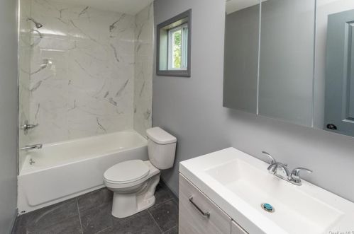 108 South St, Marlborough NY  12542-5620 exterior