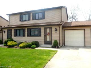 869 Gino Ln, Cleveland, OH 44109-3786