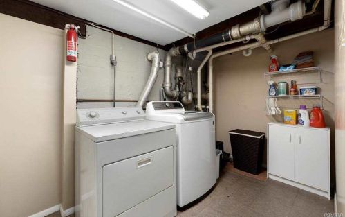 32 Leibrock Ave, North Lindenhurst NY 11757-1825 exterior