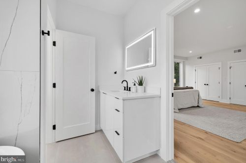 4624 Asbury Pl, Washington DC  20016-4325 exterior