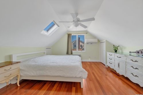 42 Stephen Ave, New Hyde Park NY  11040-3131 exterior