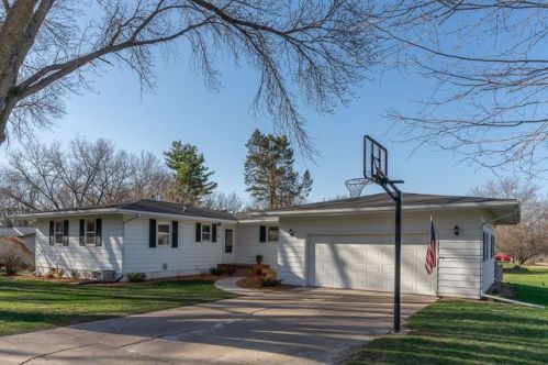 3260 Sandy Dr, Twin View Heights IA  52333-9383 exterior