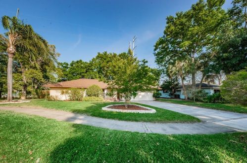 830 Hickory Ln, Palm Harbor, FL 34683-3007