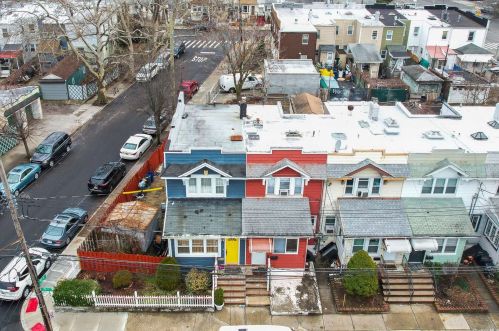 93-03 75th St, Jamaica, NY 11421-1051