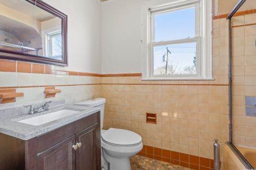 56 Wellington Rd, Floral Park NY  11003-1414 exterior