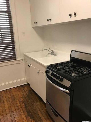 264 Jericho Tpke, Floral Park NY  11001-2107 exterior