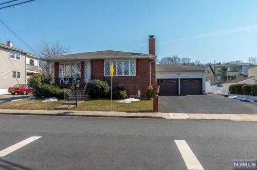 41 Mt Pleasant Ave, West Paterson NJ  07424-2734 exterior