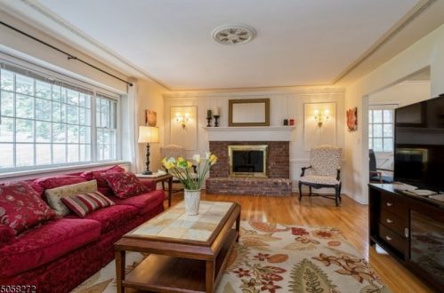 2106 Primrose Ln, Martinsville NJ  08836-2218 exterior