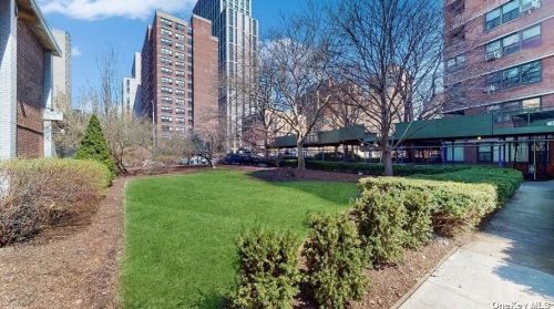 385 Grand St, New York NY 10002-3968 exterior