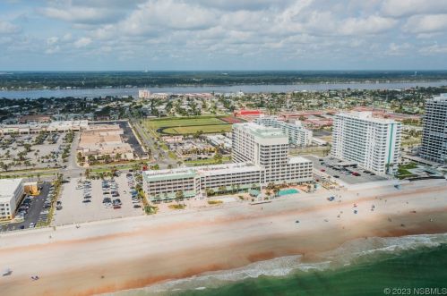 2700 Atlantic Ave, Daytona Beach FL  32118-5702 exterior