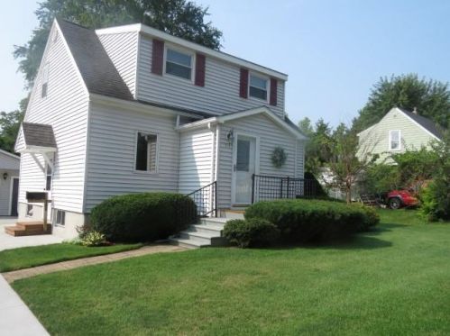 131 Burnett St, Beaver Dam, WI 53916-1856