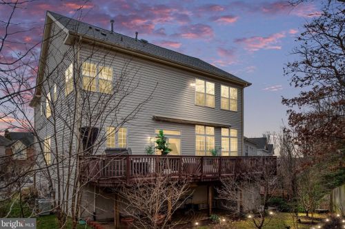 7226 Lyndam Hill Cir, Lorton VA  22079-4509 exterior