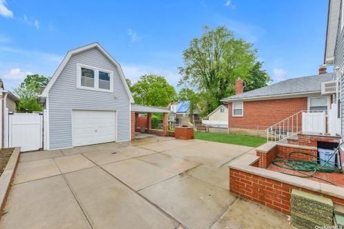 86-15 262nd St, Floral Park NY  11004-1344 exterior