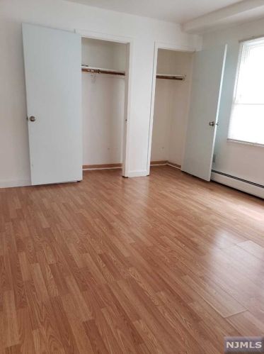 7 Roff Ave, Palisades Park NJ  07650-1412 exterior