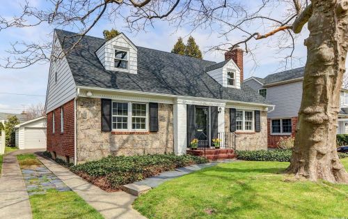119 Laurel Dr, New Hyde Park, NY 11040-2003