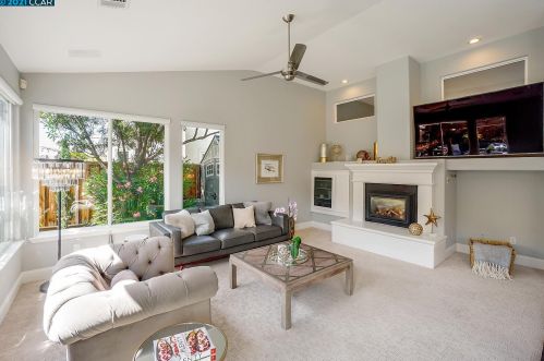 1046 Rolling Woods Way, Concord CA  94521-5400 exterior