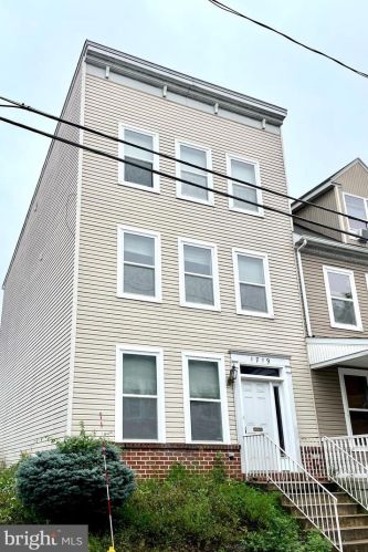 1719 Fulton St, Harrisburg, PA 17102-1632