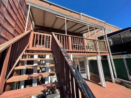 3871 Amundson Ave, Bronx NY  10466-5920 exterior