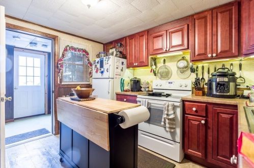 9 Pleasant St, Ware MA  01082-1217 exterior