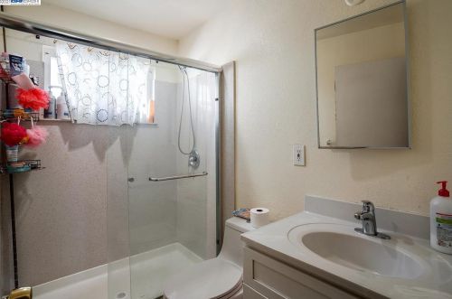 1517 51st Ave, Oakland CA 94601-5237 exterior