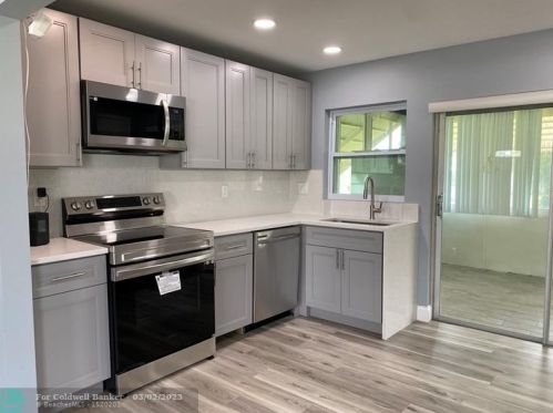 1002 Leisure Ln, Boynton Beach, FL 33426-4347
