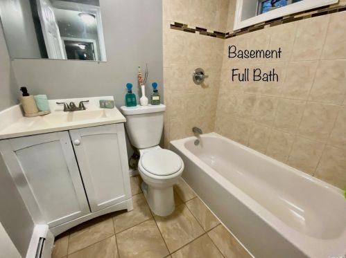 168 Washington Ave, Wheatley Heights NY  11798-2020 exterior