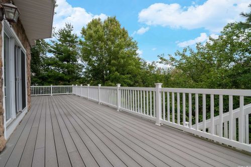 24 Hamlet Dr, Mount Sinai NY  11766-3002 exterior