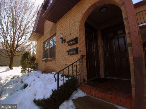 16 Township Line Rd, Melrose Park, PA 19027-2220