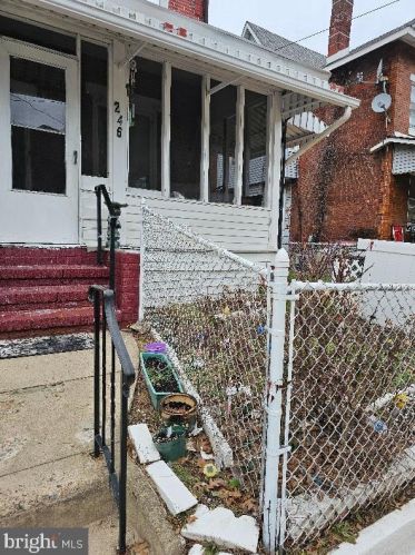 246 Tioga St, Trenton, NJ 08609-1434