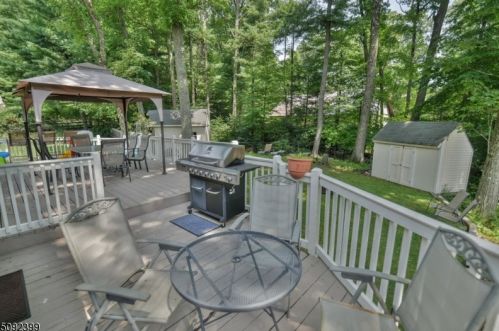 36 Old Milford Ln, West Milford Lakes NJ  07480-1123 exterior
