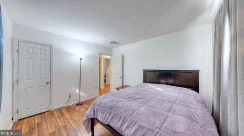 301 Sheridan Dr, New Castle DE  19720-2144 exterior