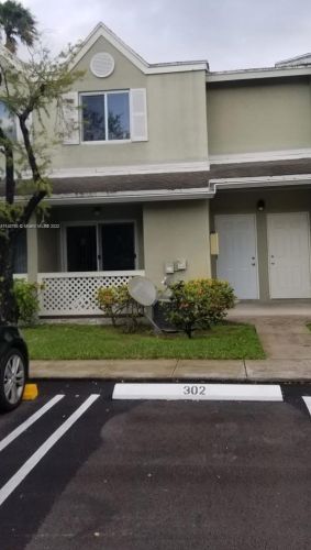 17455 67th Ct, Hialeah, FL 33015-5834