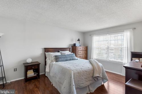 64 Holly Ct, Trenton NJ 08619-4636 exterior