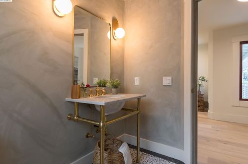 345 La Salle Ave, Oakland CA  94610-1236 exterior