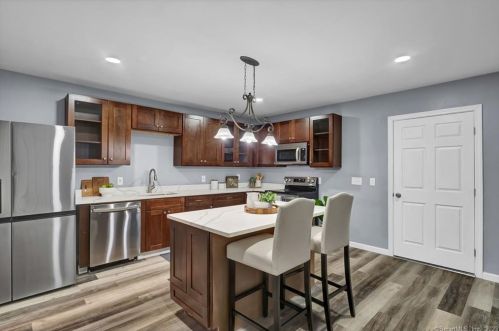 77 Chestnut St, Middletown CT  06457-3801 exterior