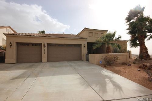 2896 Desert Heights Dr, Bullhead City, AZ 86429-6804