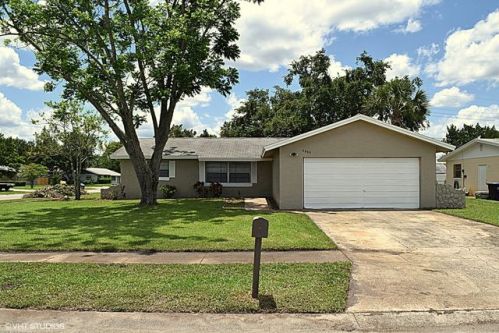 4880 Santa Rosa Ave, Titusville, FL 32780-6816