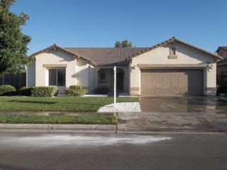 2813 14th St, Tivy Valley, CA 93657-8747