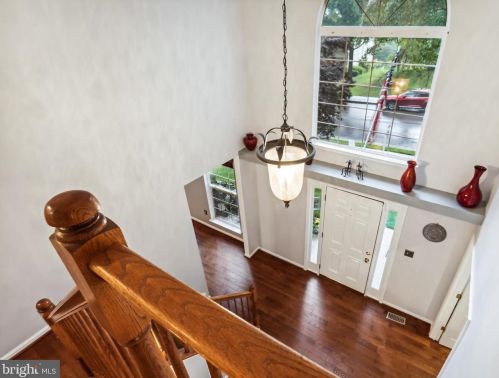 347 Lake View Way, Leesburg, VA 20176-2052
