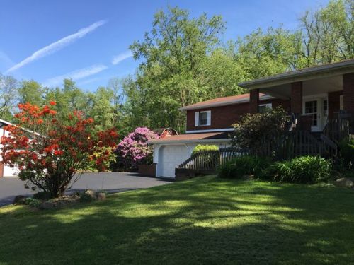 1048 Boquet Rd, Jeannette, PA 15644-4707