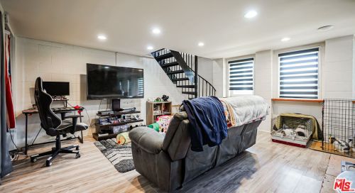 40321 Calle Rosalito, Santa Clarita CA  91390-1088 exterior