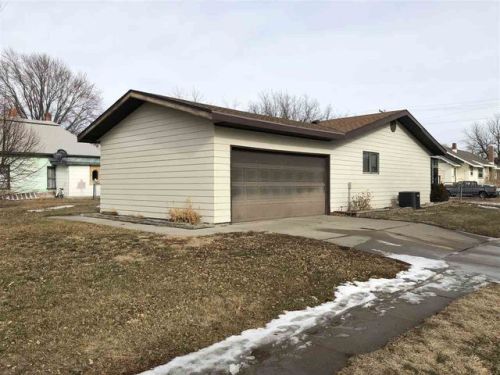 602 Ctr Ave, Curtis NE  69025-3003 exterior