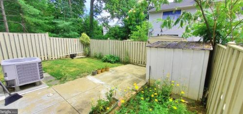 425 Reneau Way, Herndon VA  20170-4521 exterior