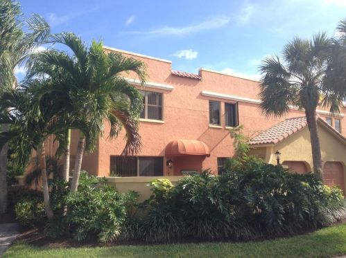 94 Uno Lago Dr, West Palm Beach, FL 33408-2666