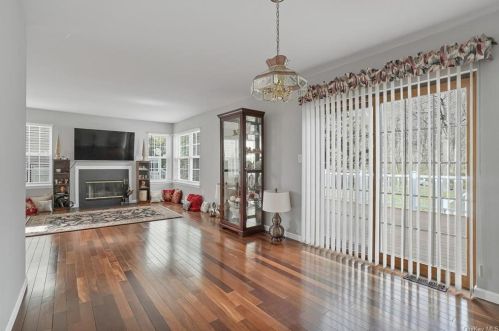 118 Hitching Post Ln, Yorktown Hgts NY  10598-2833 exterior