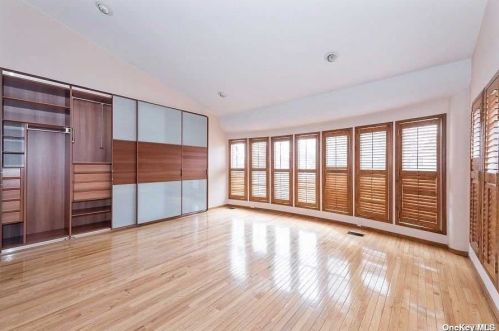 22 Saratoga Dr, Muttontown NY  11753-1449 exterior