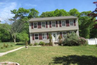 11 Mill Ln, Gordon Heights, NY 11763-1669