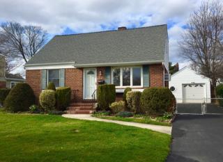 53 9th St, Hicksville NY  11801-5403 exterior